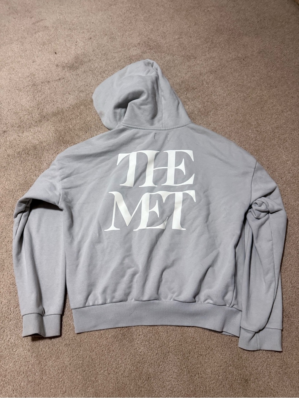 Ras Light Gray THE MET Back-Print Hoodie